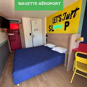 Отель Premiere Classe Aeroport Marseille 